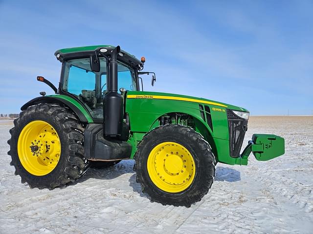 Image of John Deere 8285R equipment image 1