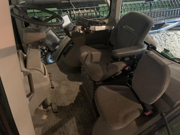 Image of John Deere 8285R equipment image 1
