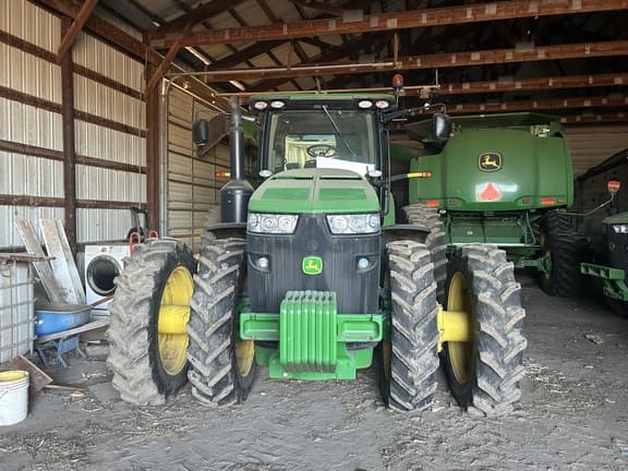 Image of John Deere 8285R equipment image 2