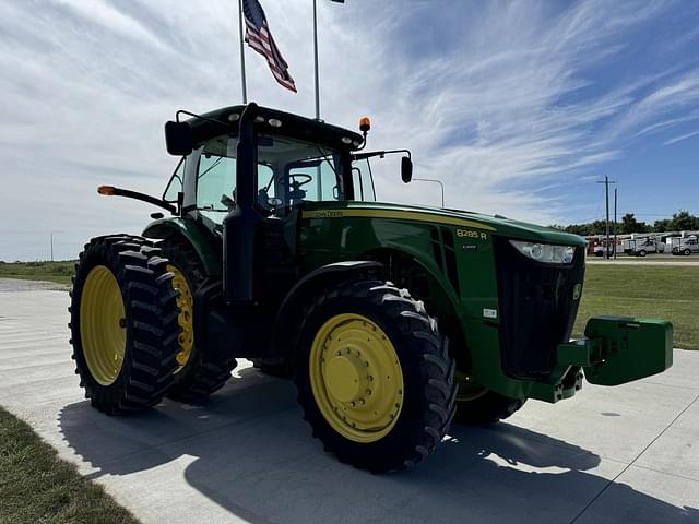 Image of John Deere 8285R equipment image 4