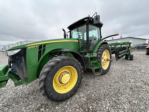 Image of John Deere 8285R equipment image 1