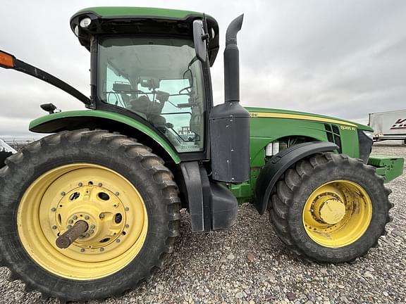 Image of John Deere 8285R equipment image 2