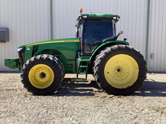 2013 John Deere 8285R Equipment Image0