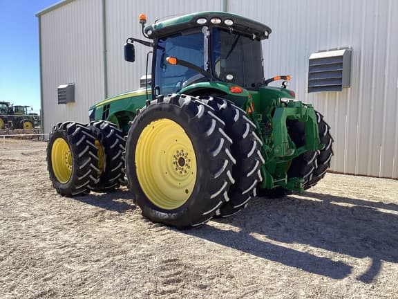 Image of John Deere 8285R equipment image 2