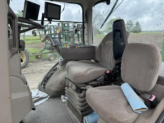 Image of John Deere 8285R equipment image 3