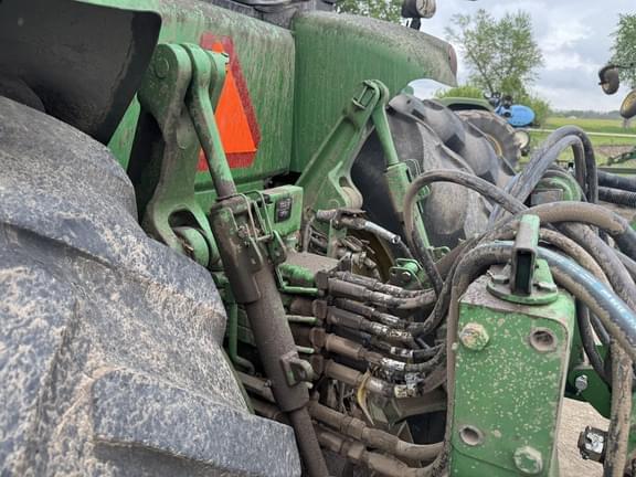 Image of John Deere 8285R equipment image 4