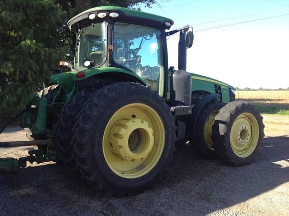 Image of John Deere 8285R equipment image 1