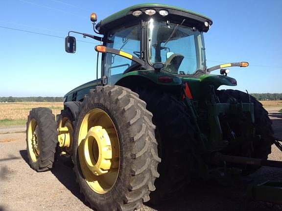 Image of John Deere 8285R equipment image 2