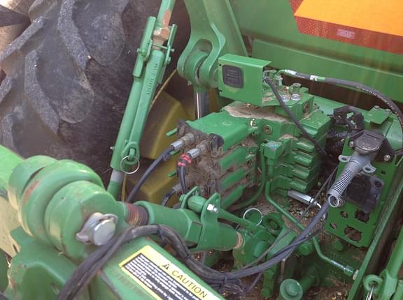 Image of John Deere 8285R equipment image 4