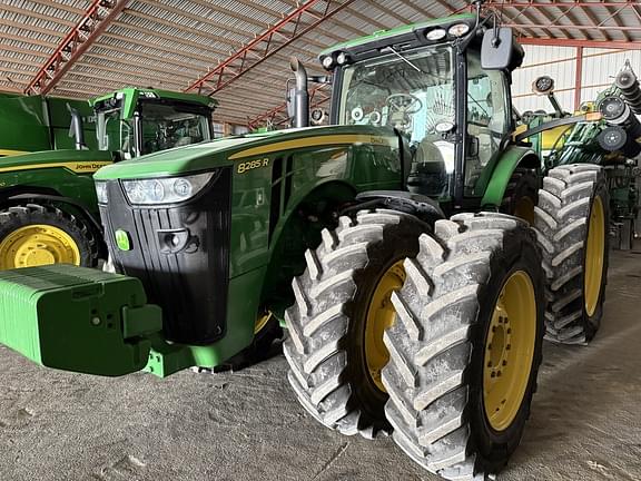 Image of John Deere 8285R equipment image 2