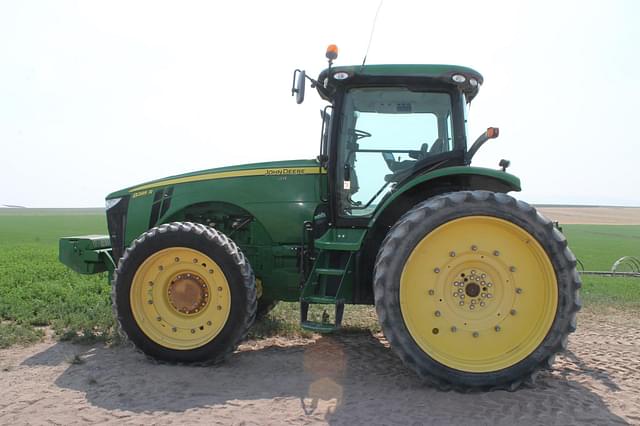 Image of John Deere 8285R equipment image 1