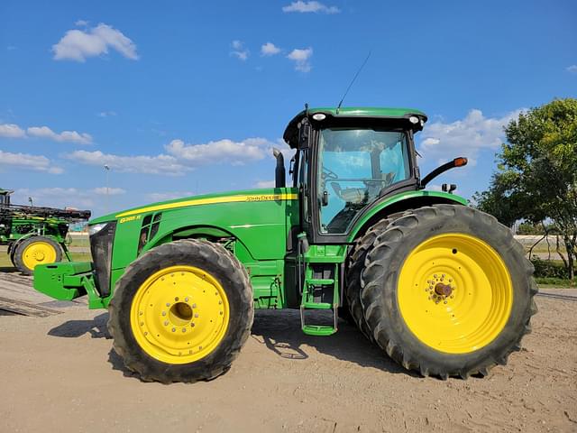 Image of John Deere 8285R equipment image 1