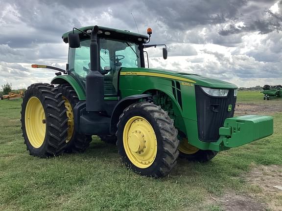 Image of John Deere 8285R equipment image 2