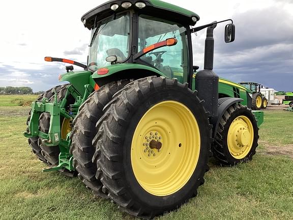 Image of John Deere 8285R equipment image 3