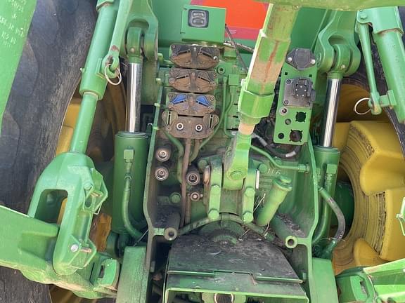 Image of John Deere 8285R equipment image 3