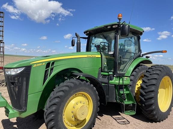 Image of John Deere 8285R equipment image 1