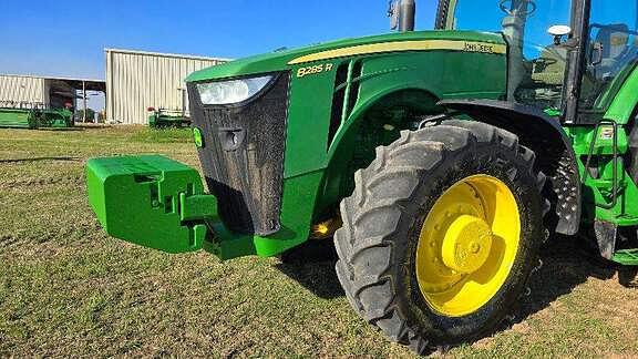 Image of John Deere 8285R equipment image 4