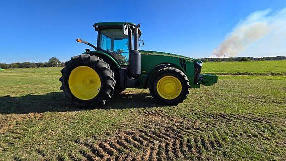 Image of John Deere 8285R equipment image 2