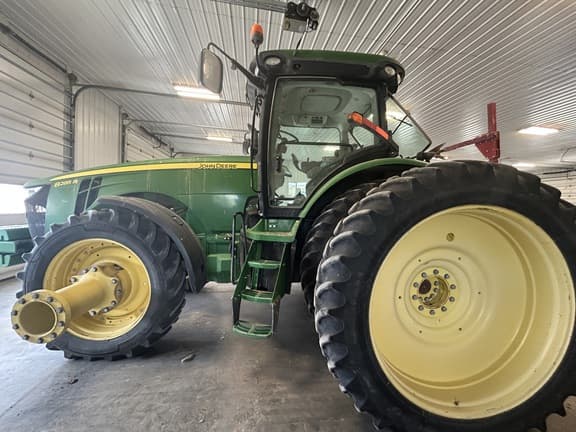 Image of John Deere 8285R equipment image 1