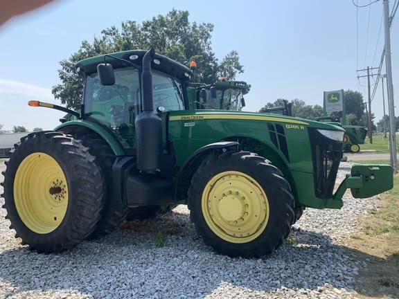Image of John Deere 8285R equipment image 1