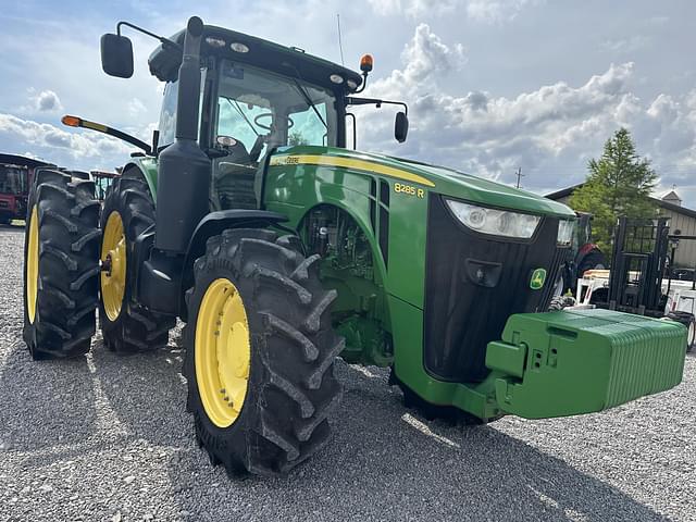 Image of John Deere 8285R equipment image 1