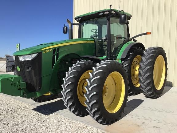 Image of John Deere 8285R equipment image 1