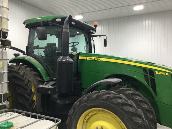 Image of John Deere 8285R equipment image 3
