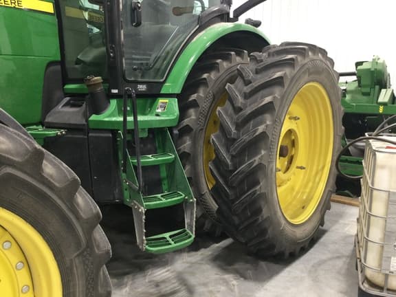 Image of John Deere 8285R equipment image 4