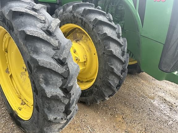 Image of John Deere 8285R equipment image 2