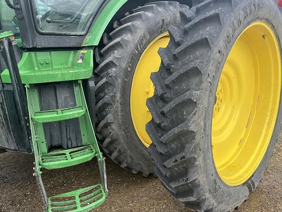 Image of John Deere 8285R equipment image 4
