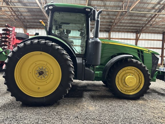 2013 John Deere 8285R Equipment Image0