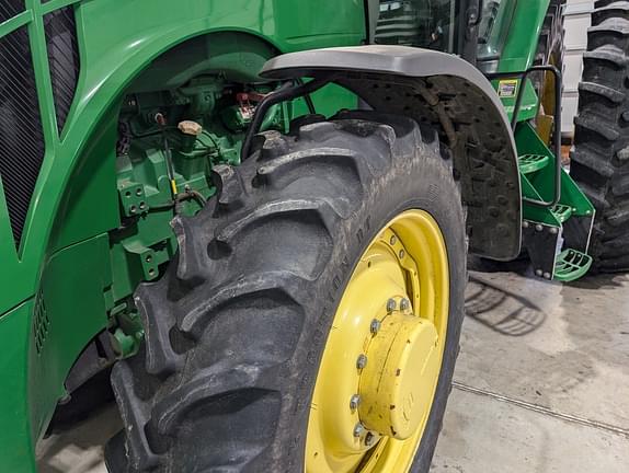 Image of John Deere 8285R equipment image 4