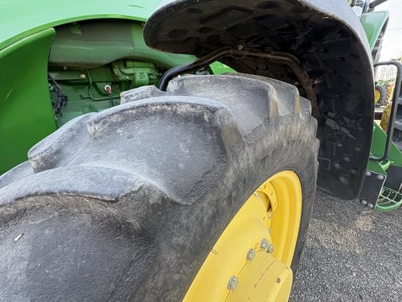 Image of John Deere 8285R equipment image 3