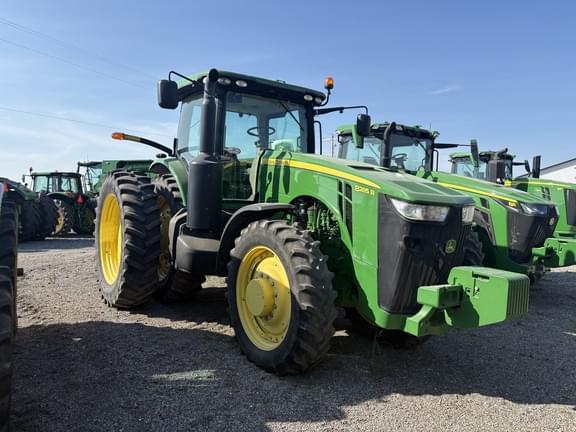 Image of John Deere 8285R equipment image 1