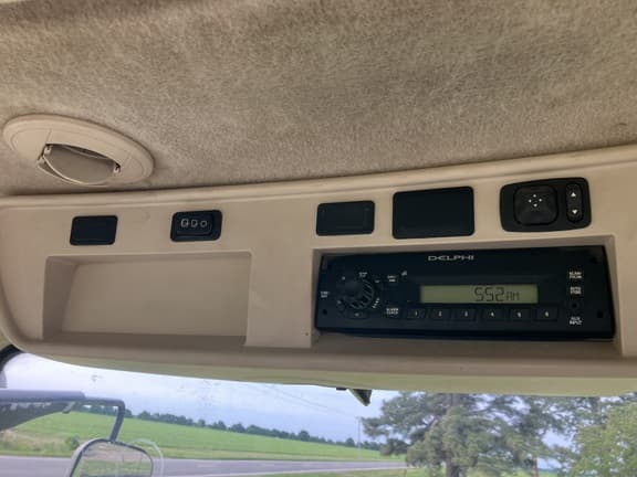 Image of John Deere 8285R equipment image 3