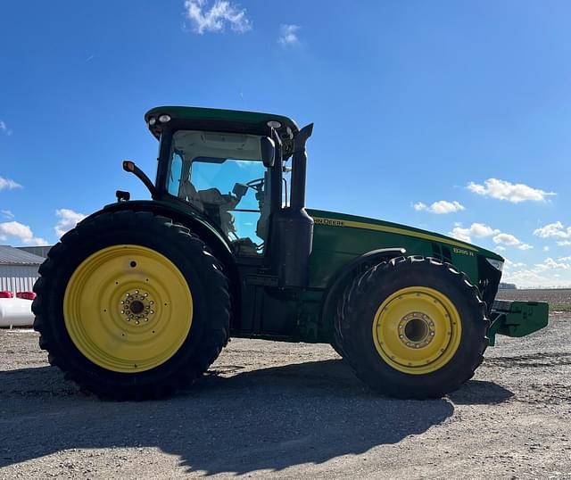 Image of John Deere 8285R equipment image 3