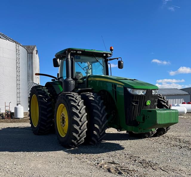 Image of John Deere 8285R equipment image 2