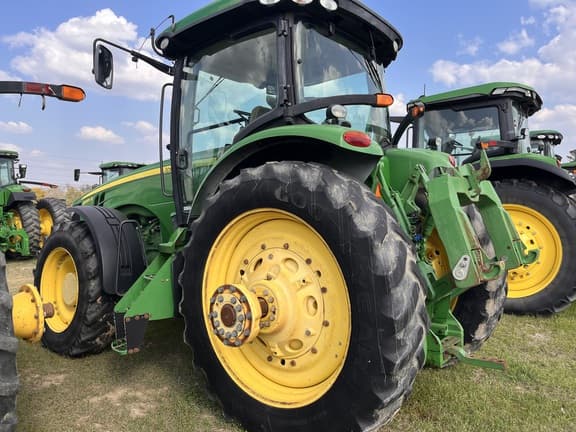 Image of John Deere 8285R equipment image 2