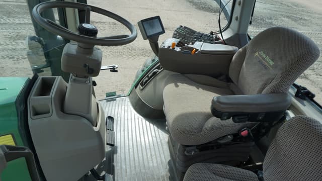 Image of John Deere 8285R equipment image 4