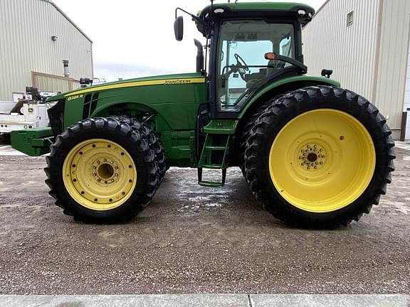 Image of John Deere 8285R equipment image 1