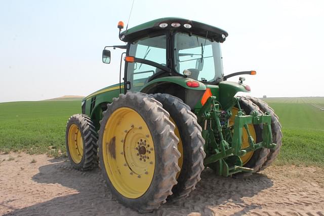 Image of John Deere 8285R equipment image 2