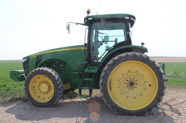 Image of John Deere 8285R equipment image 1