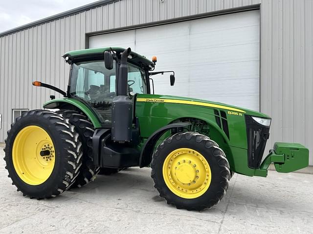 Image of John Deere 8285R equipment image 1
