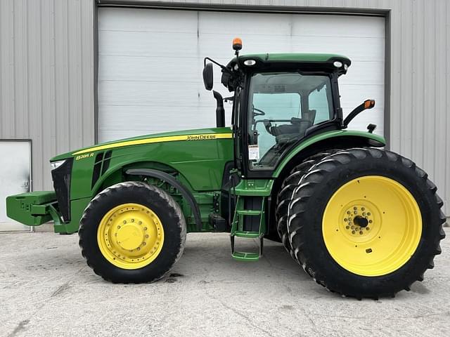 Image of John Deere 8285R equipment image 2
