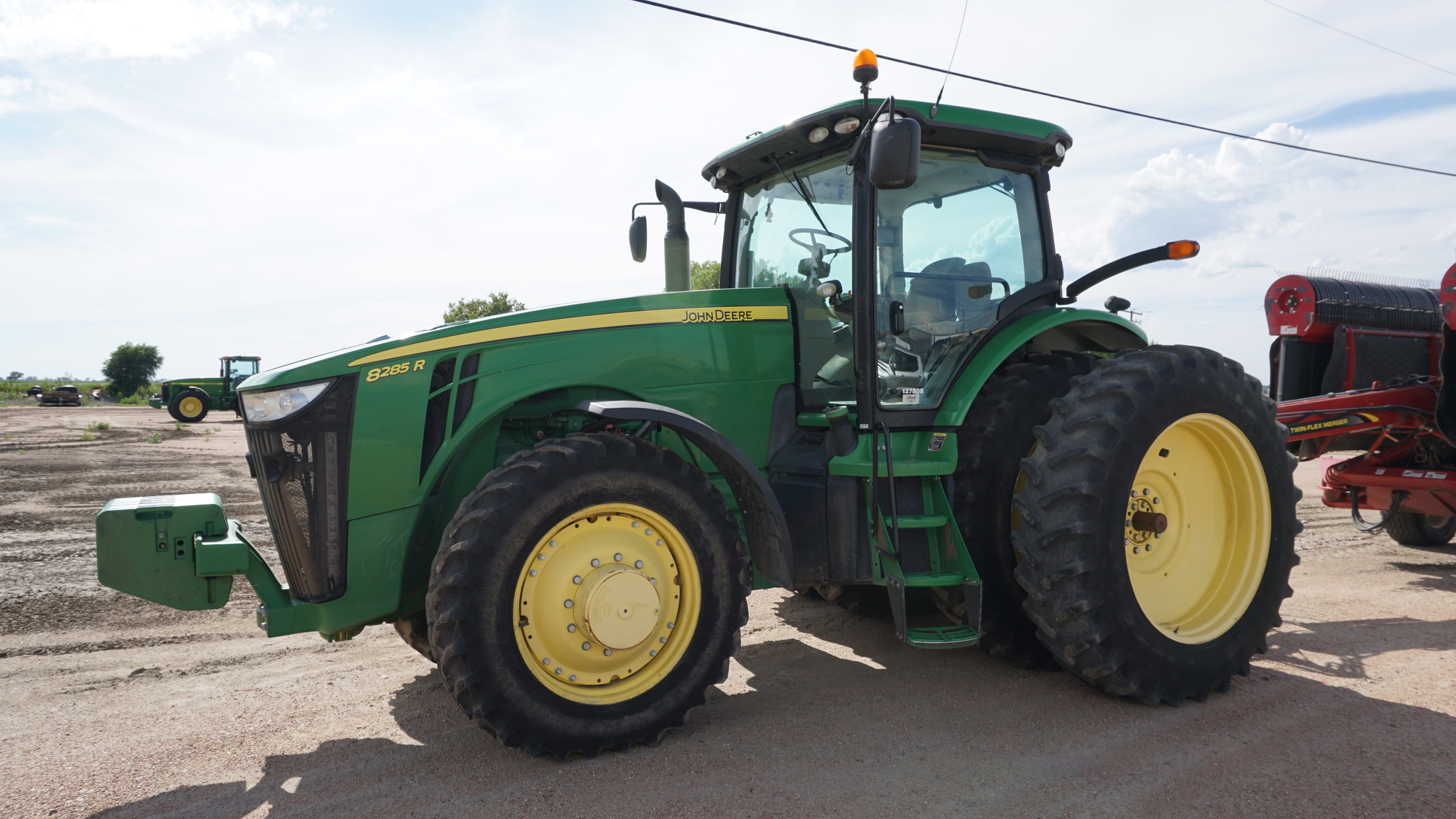 2013 John Deere 8285R Equipment Image0