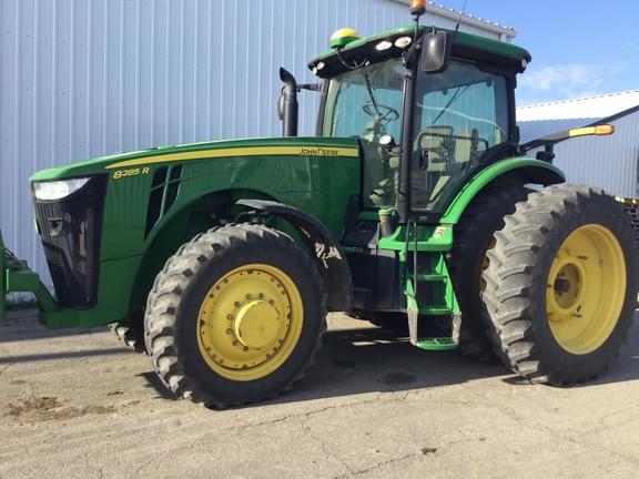 Image of John Deere 8285R equipment image 1