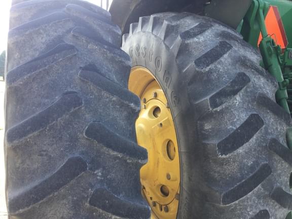 Image of John Deere 8285R equipment image 3