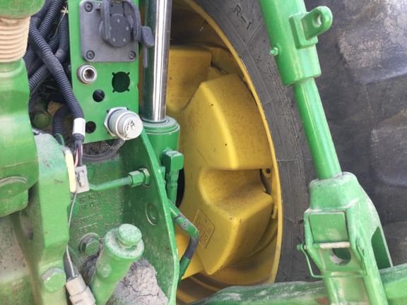 Image of John Deere 8285R equipment image 3