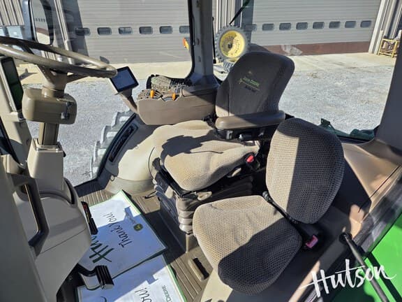 Image of John Deere 8285R equipment image 2