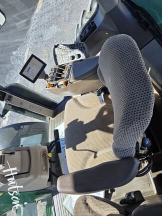 Image of John Deere 8285R equipment image 1